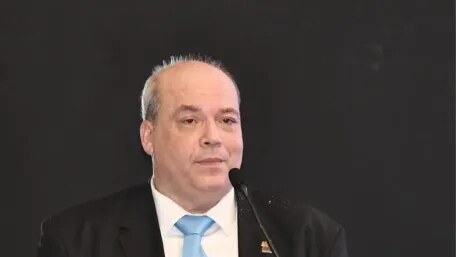 إيهاب حسنين رئيس الاتحاد خلال كلمته في المؤتمر الصحفي